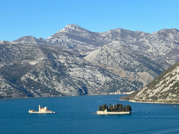 Montenegro Fort Verige mar Boca Kotor Bahía Perast Iglesia de Nuestra Señora de los Ángeles musgo piedras ladrillos nat