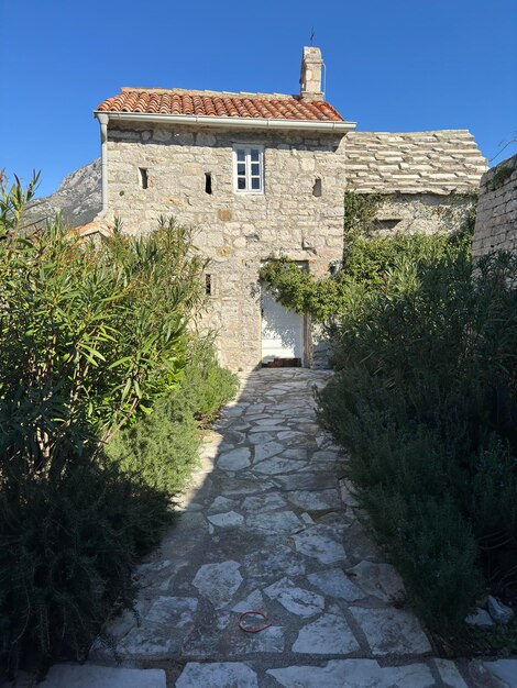 Foto montenegro fort verige mar boca kotor bay perast igreja de nossa senhora dos anjos pedras de musgo tijolos nat