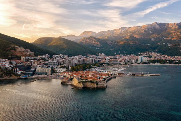 Montenegro Karte und Flagge