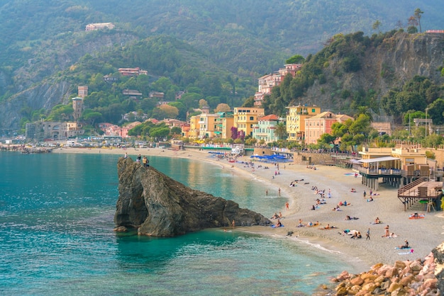 Monterosso al Mare, antigos vilarejos litorâneos de Cinque Terre, na Riviera italiana, na Itália