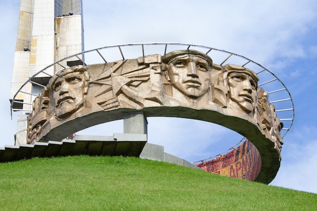 Montículo conmemorativo de la gloria en Bielorrusia.