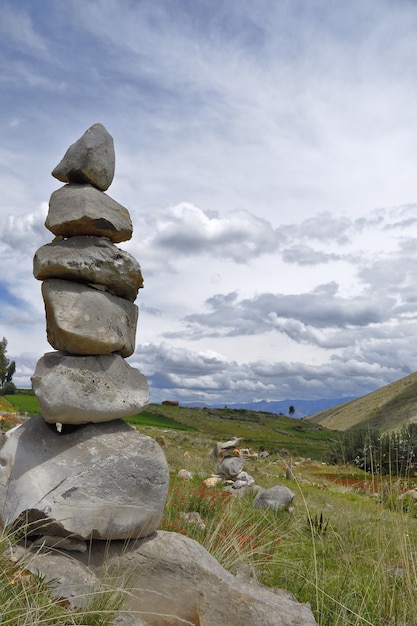 montículo de piedras llamado apacheta