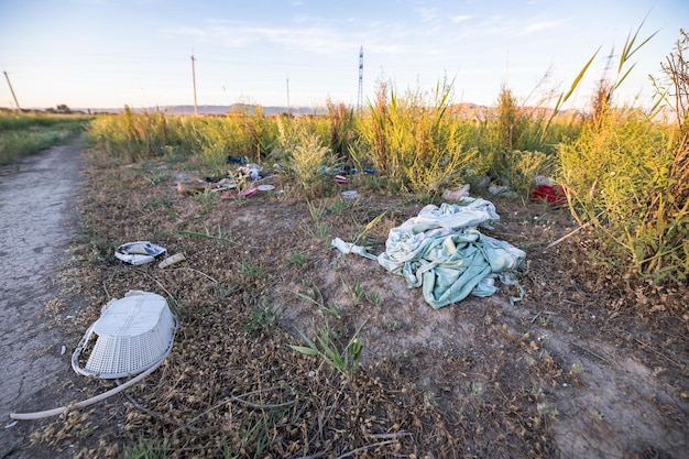 Montón de la basura en la naturalezaxA