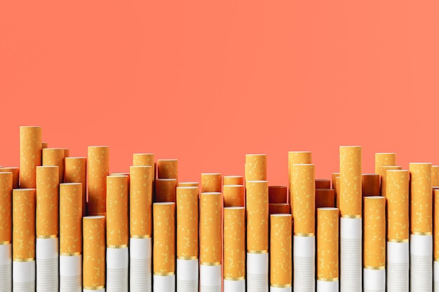 Montón de cigarrillos contra el fondo naranja