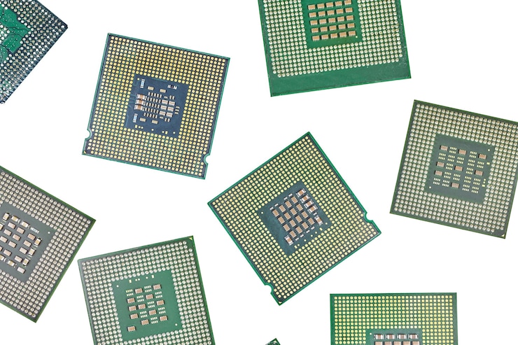 Foto montón de cpu, unidades centrales de procesamiento, fondo aislado