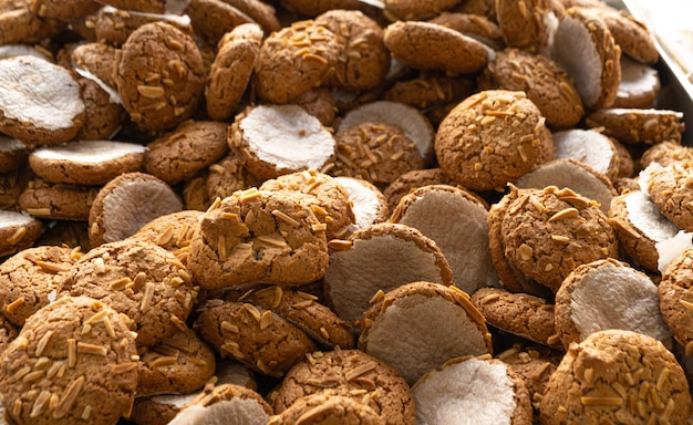 Un montón de enfoque selectivo de galletas de mazapán