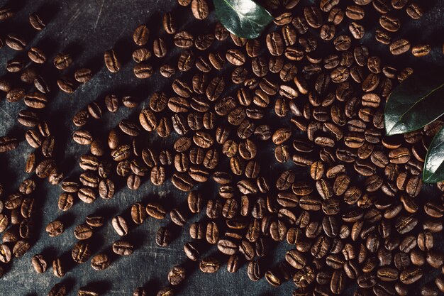 Un montón de granos de café marrón