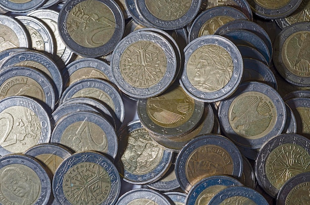 Montón de monedas de 2 euros