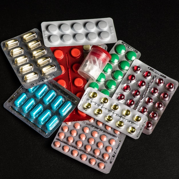 Foto un montón de pastillas de medicina en blister