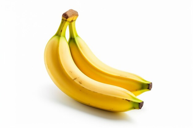Un montón de plátanos están sentados sobre un fondo blanco.