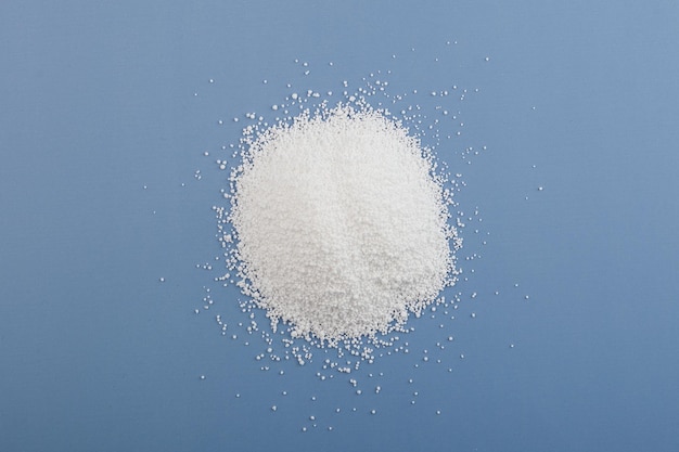 Montón de polvo de benzoato de sodio C6H5COONa Sal de sodio del ácido benzoico Aditivo alimentario E211
