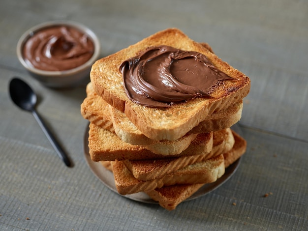 Montón de rebanadas de pan tostado