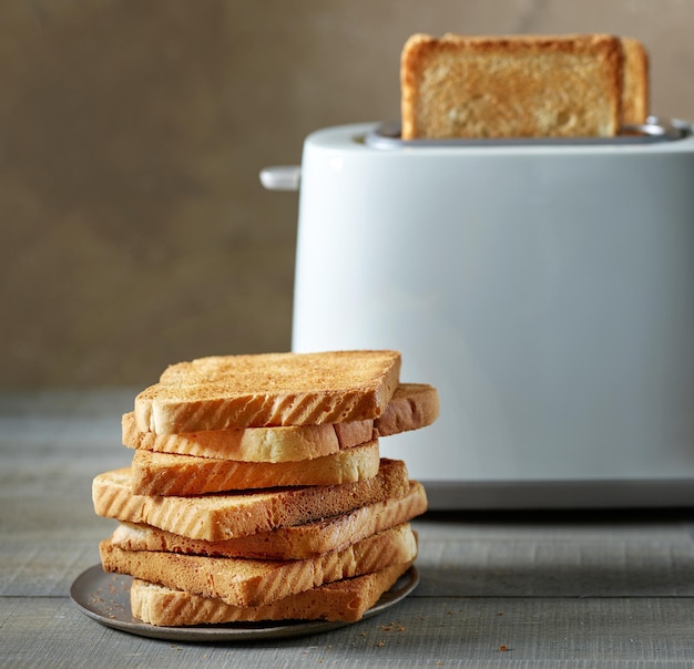 Montón de rebanadas de pan tostado