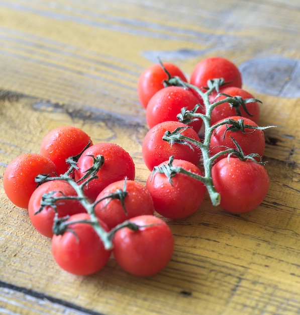 Montón de tomates cherry frescos