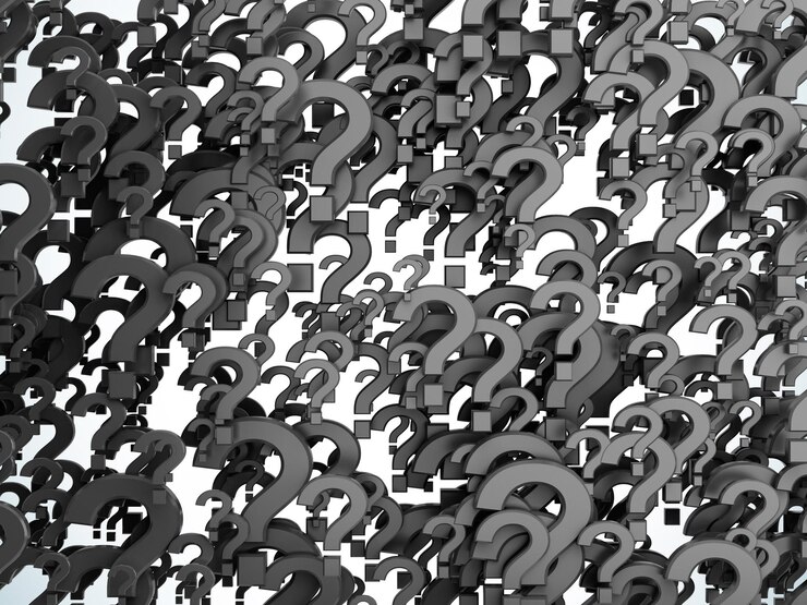 Foto montones de signos de interrogación negros sobre un fondo blanco. concepto de múltiples preguntas que necesitan ser respondidas.