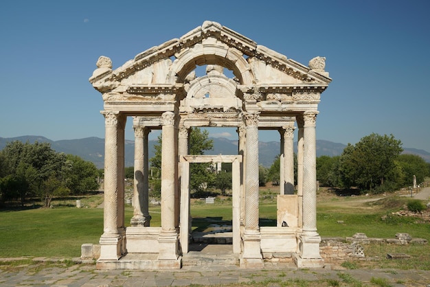 Monumental Gateway Tetrapylon na cidade antiga de Aphrodisias em Aydin Turkiye