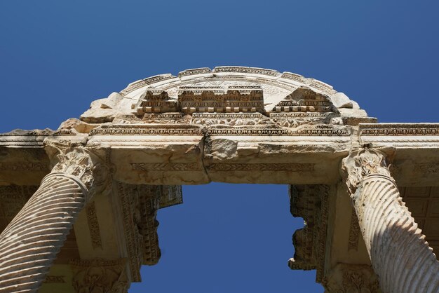 Monumental Gateway Tetrapylon na cidade antiga de Aphrodisias em Aydin Turkiye