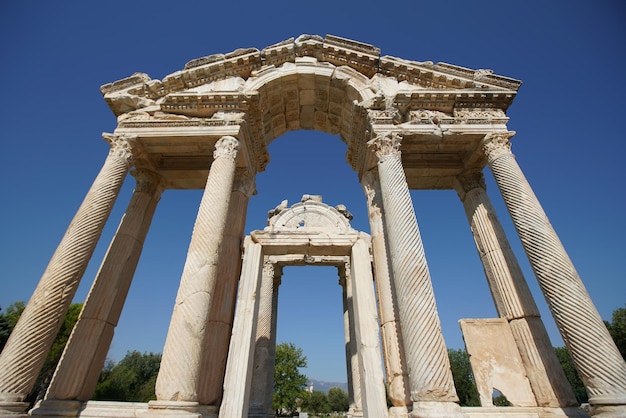 Monumental Gateway Tetrapylon na cidade antiga de Aphrodisias em Aydin Turkiye