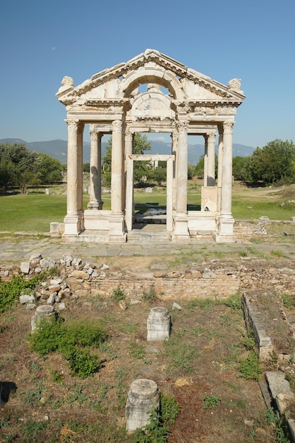 Monumental Gateway Tetrapylon na cidade antiga de Aphrodisias em Aydin Turkiye