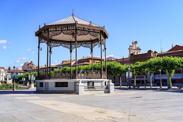 Monumental plaza de Alcalá de Henares patrimonio de la humanidad Madrid