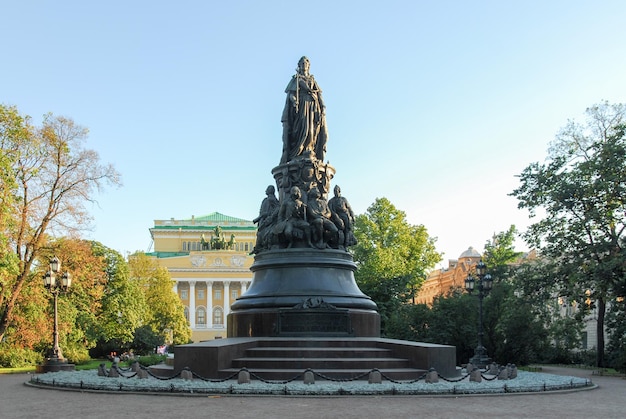 Foto monumento a catarina a grande em são petersburgo, rússia