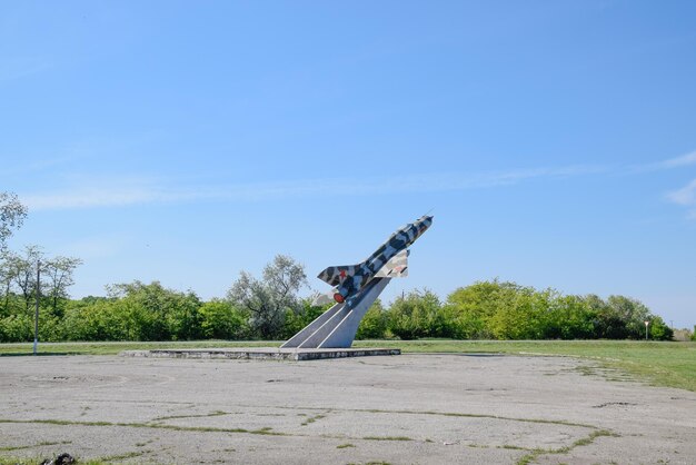 Monumento al avión de combate