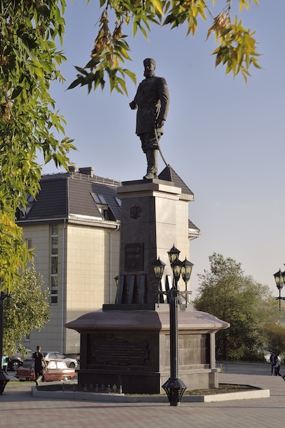 Foto monumento a alejandro iii en novosibirsk