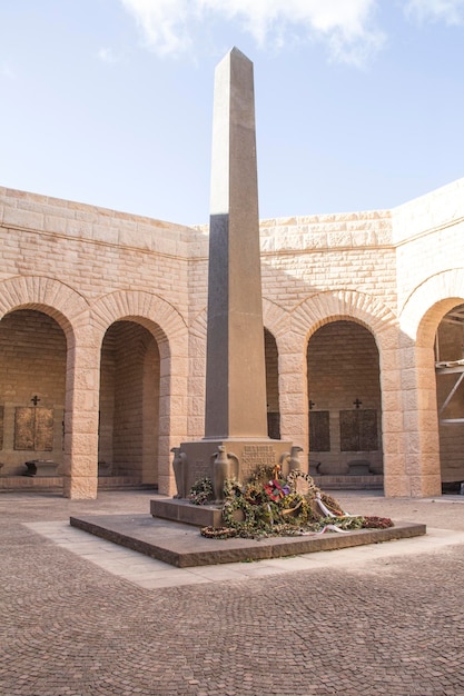 Monumento alemán de los soldados caídos en la Segunda Guerra Mundial en El Alamein, Egipto