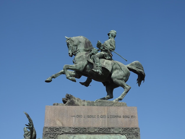 Monumento a Amedeo di Savoia en Turín