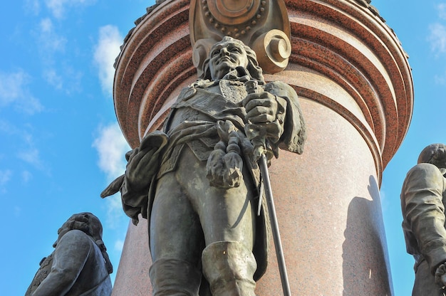 Foto monumento a catalina ii la grande y a los fundadores de odessa en odessa ucrania fue construido en 1900 en 1920 fue desmontado por los comunistas y restaurado nuevamente en 2007