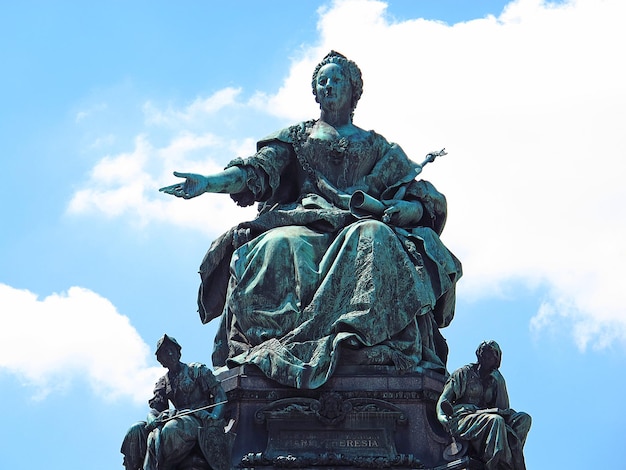 El monumento en el centro de Viena, Austria