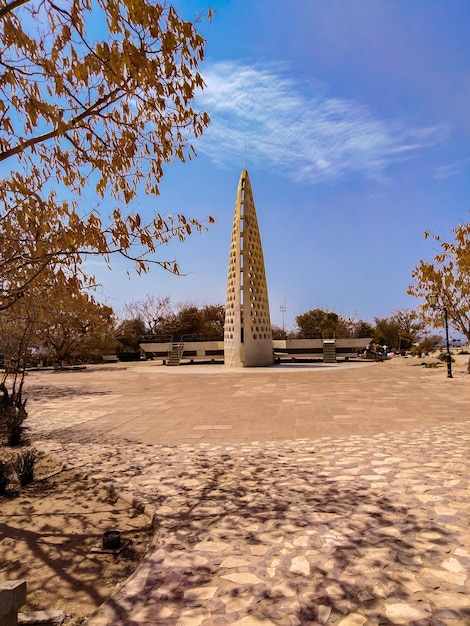 Monumento conmemorativo de la segunda guerra mundial en le Castel en la isla de Gorée Senegal