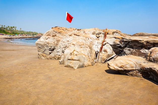 Monumento da cabeça do deus hindu Shiva na praia de Vagator ou Ozran, no norte de Goa, Índia