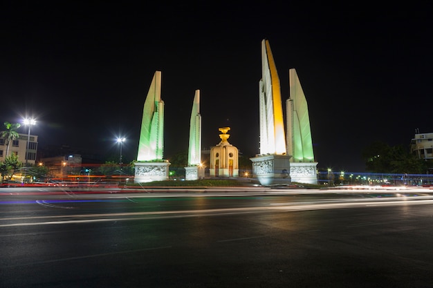 Monumento da democracia à noite