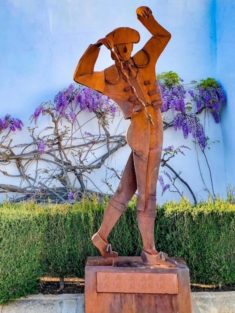 Monumento de um banderillero em frente à praça de touros Plaza de Toros de Ronda.