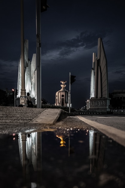 Foto monumento a la democracia en tailandia