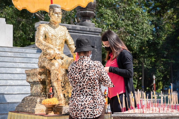 Foto monumento don chedi em suphanburi