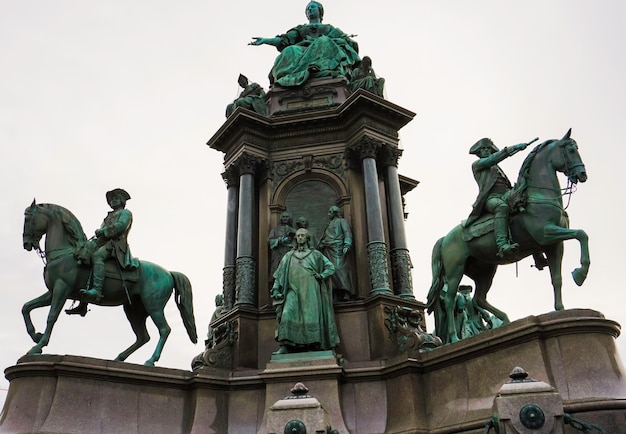 Monumento a la emperatriz Maria Theresia en Maria Theresien Platz Vienna