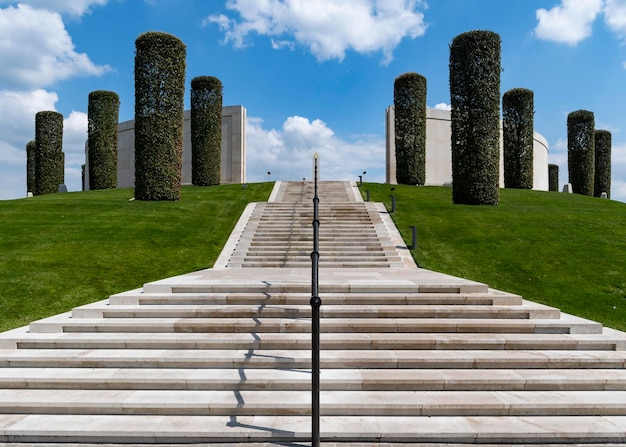 Monumento a las Fuerzas Armadas en el National Memorial Arboretum. Imágenes de paisajes relajantes para British Army Digital para la semana de salud mental 2020.