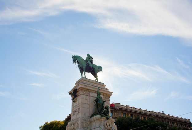 Monumento garibaldi em milão