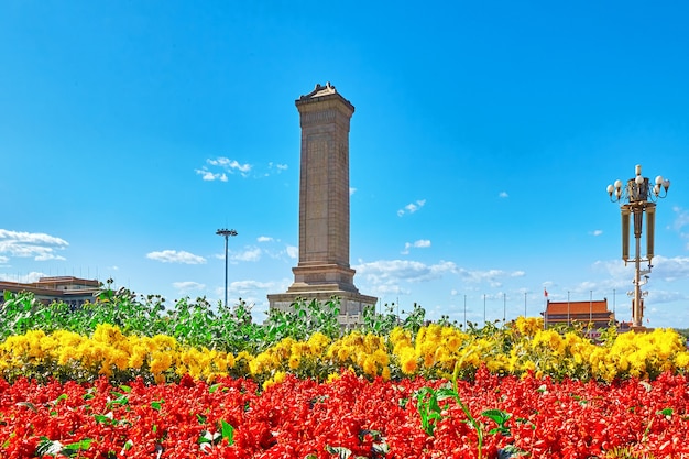 Monumento a los Héroes del Pueblo en la Plaza de Tian'anmen, la tercera plaza más grande del mundo, Beijing, China.