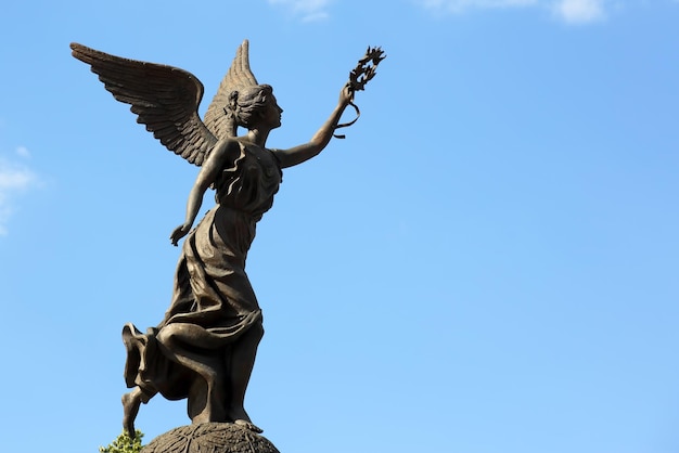 El monumento a la independencia en Kharkov Ucrania