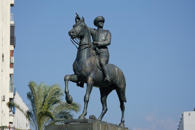 Monumento de Izmir Ataturk en la Plaza de la República Izmir Turkiye