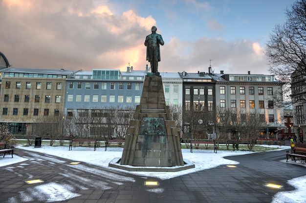Monumento a Jon Sigurdsson en el centro de Reykjavik Islandia Líder del movimiento de independencia del siglo XIX en Islandia