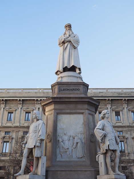 Monumento Leonardo da Vinci em Milão