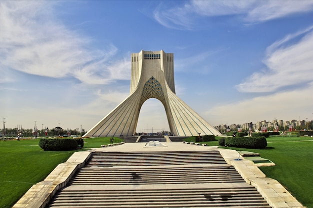 Foto monumento na cidade de teerã no irã