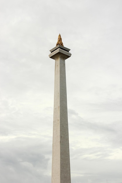 Foto el monumento nacional en el centro de yakarta