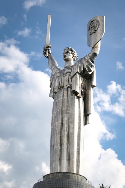 Monumento a la patria en Kiev Ucrania