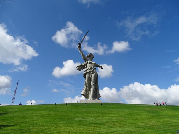 Foto monumento la patria está llamando