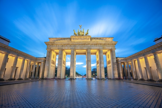 Foto el monumento de la puerta de brandenburgo en la ciudad de berlín, alemania